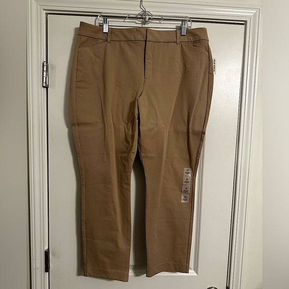 Old Navy Pants - NWT- Plus Size Old Navy High Raise Pixie Skinny Pants